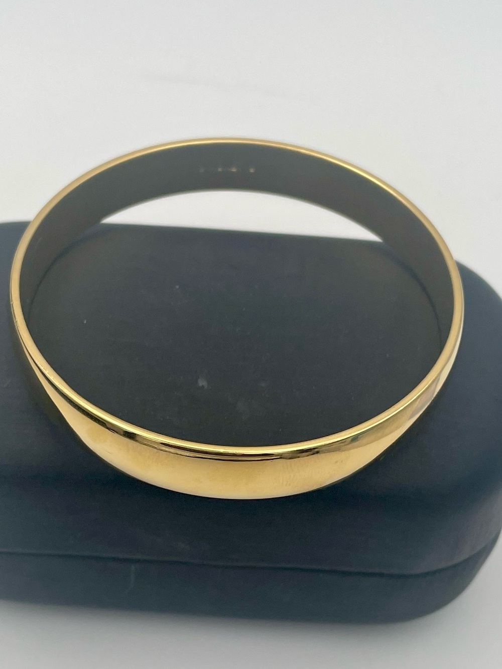 Vintage Monet Gold-Tone Polished Bangle Bracelet. Sz 7 1/2 inches - Picture 2 of 5